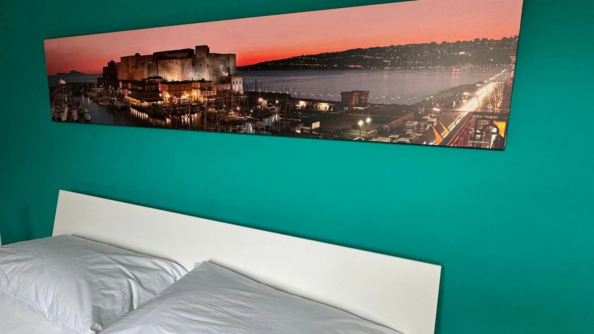 Loren House Napoli 0*,  Italia